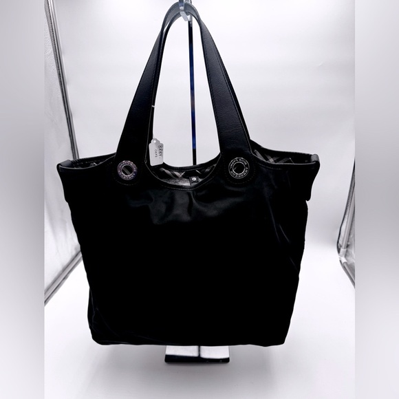 Burberry-Authentic-Blue Label Reversable Hand Tote Bag Nova Check Black - Picture 14 of 16